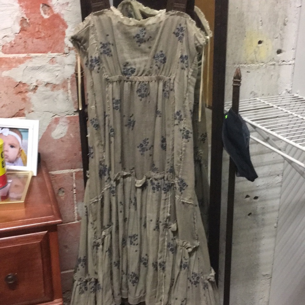 Dress - Picture 4 of 4